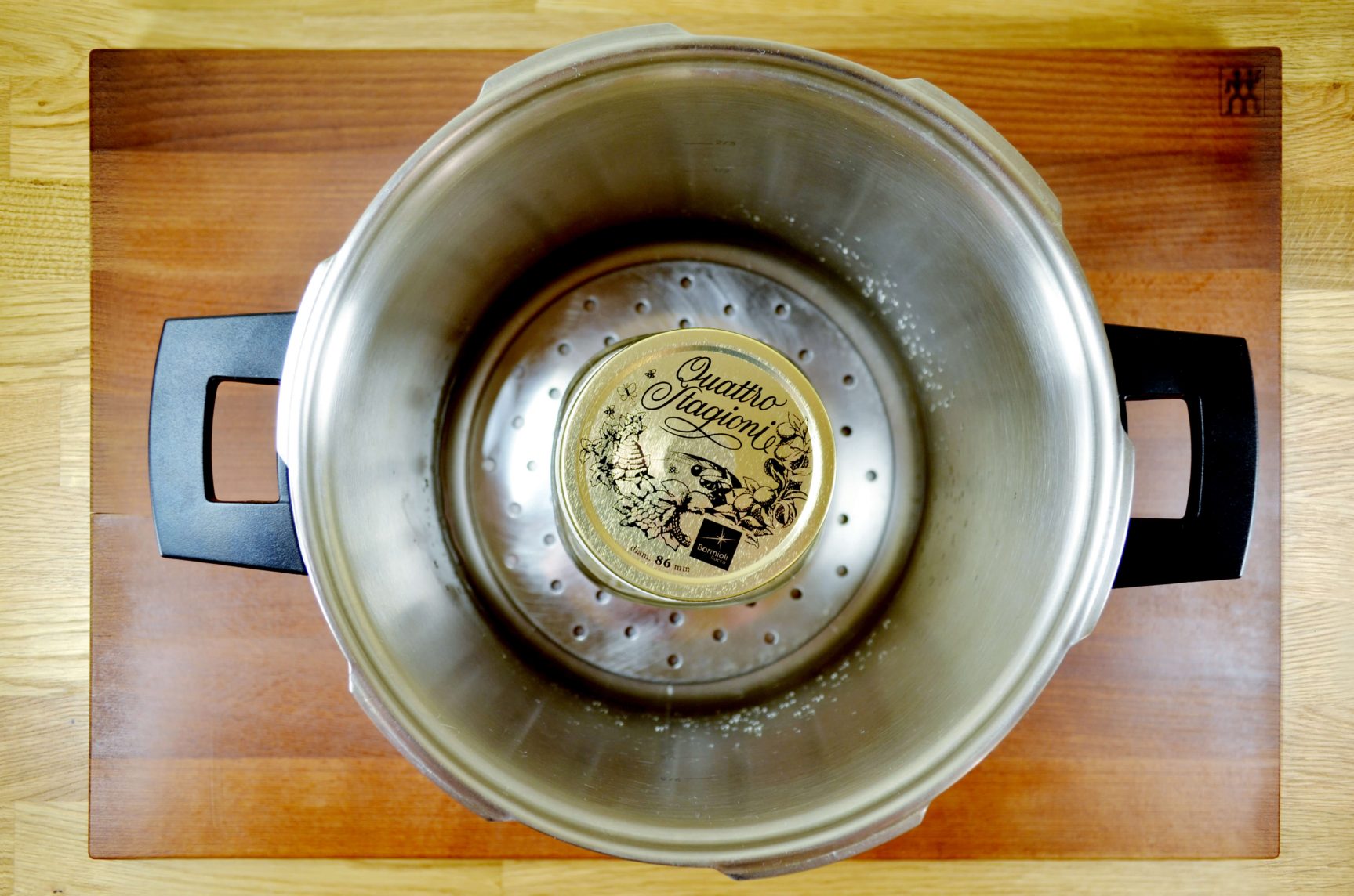 Recept / Kuraci tuk (Shmalts) / Pracovný postup / Umiestnite pohár do tlakového hrnca